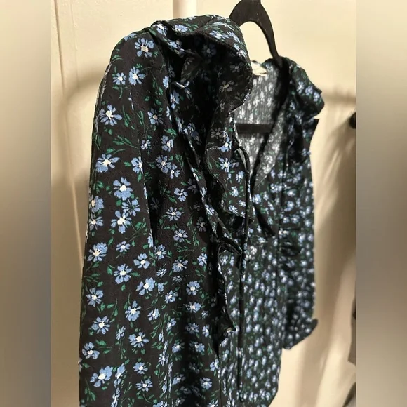 Loft Women’s Black and Blue Floral Ruffled Longsleeve Blouse size XS Petite - Picture 3 of 9